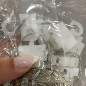 Detalhe dos ganchos na embalagem