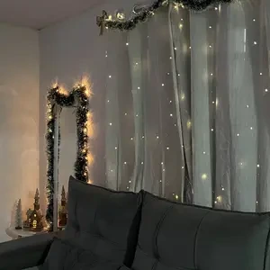 Vista da sala com a cortina de luz quente