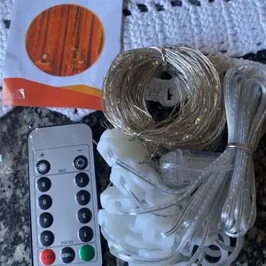 Conjunto com fios, ganchos e controle remoto