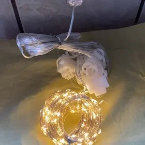Fios LED acesos com luz quente antes da instalação
